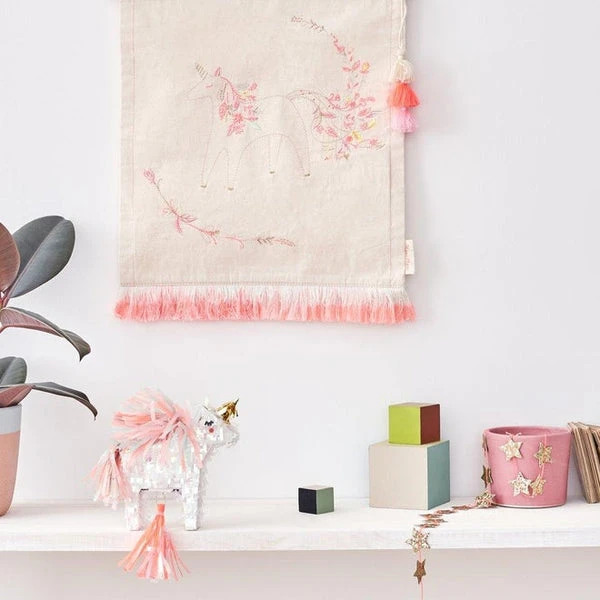 Meri Meri Unicorn Piñata 7 Meri Meri Unicorn Piñata